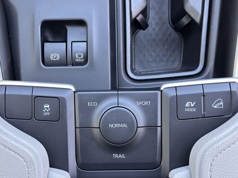 Used 2024 Toyota Grand Highlander AWD Hybrid image 44