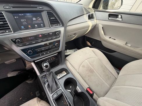 Used 2017 Hyundai Sonata SE FWD image 11