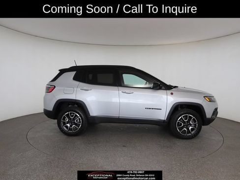 Used 2025 Jeep Compass Trailhawk AWD/4WD image 26