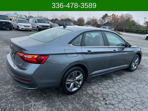 Used 2024 Volkswagen Jetta SE image 5