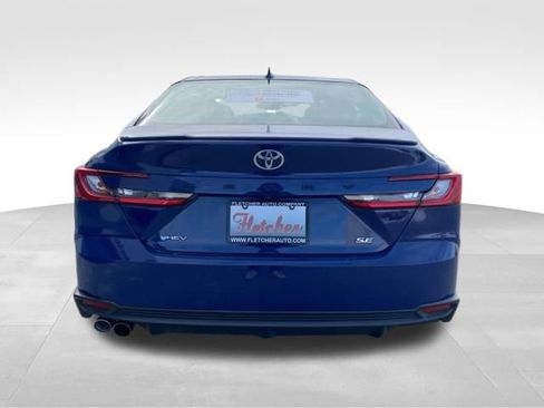 Certified 2025 Toyota Camry SE image 3