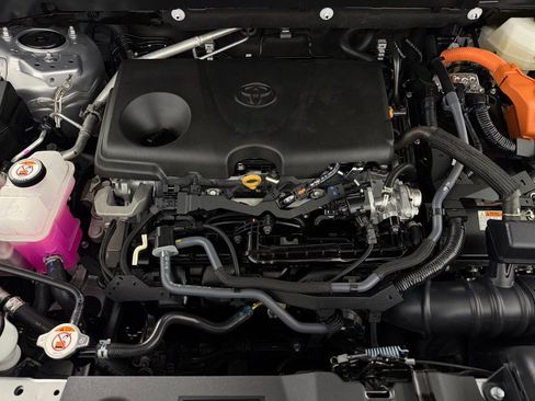Used 2025 Toyota RAV4 XLE AWD/4WD image 33