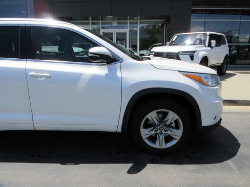 Used 2016 Toyota Highlander Limited Platinum AWD/4WD image 13
