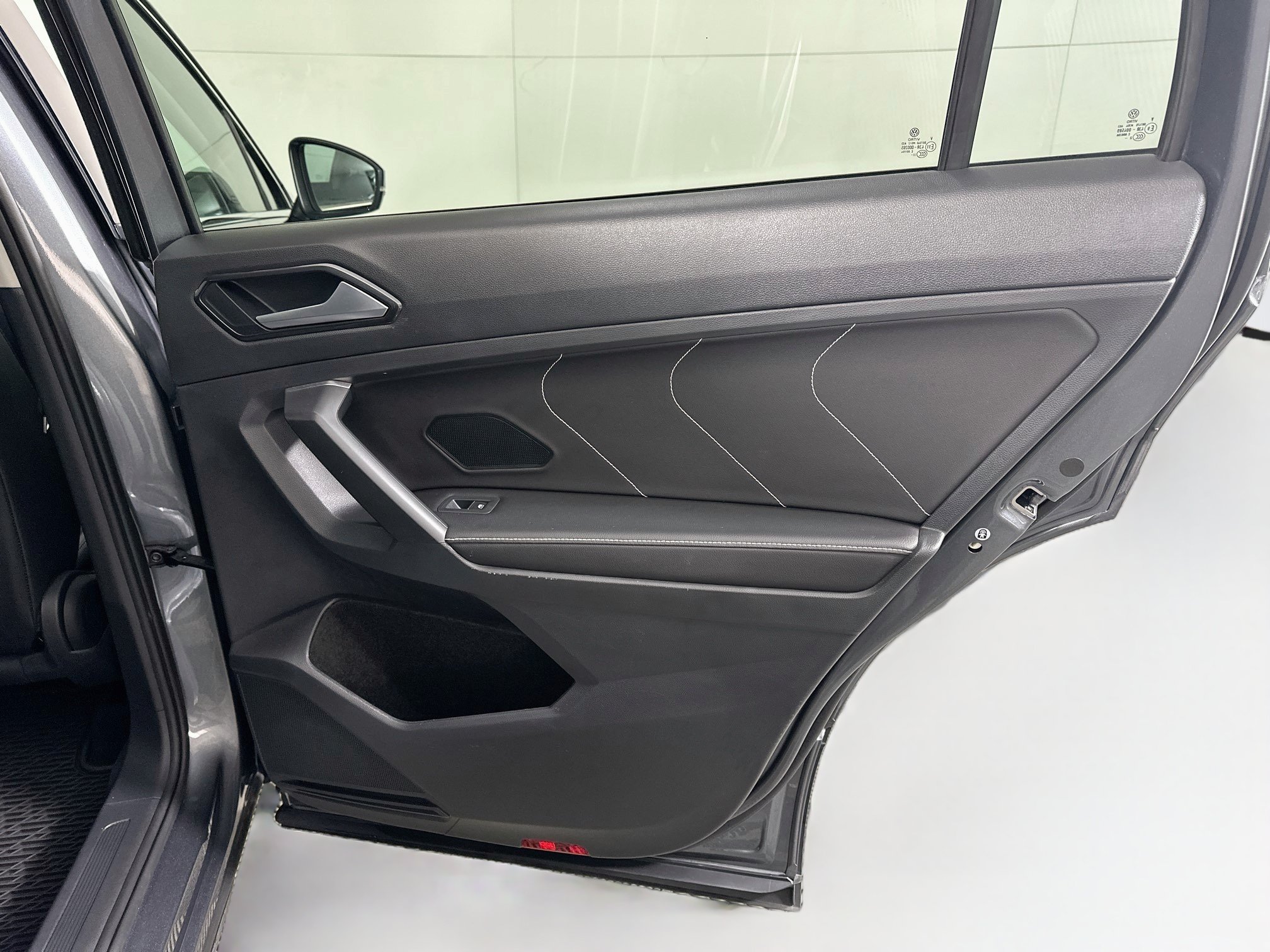Used 2023 Volkswagen Tiguan SE FWD image 31