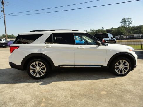 Used 2020 Ford Explorer XLT w/ Equipment Group 202A image 5
