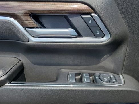 Used 2025 Chevrolet Silverado 1500 LT AWD/4WD image 7