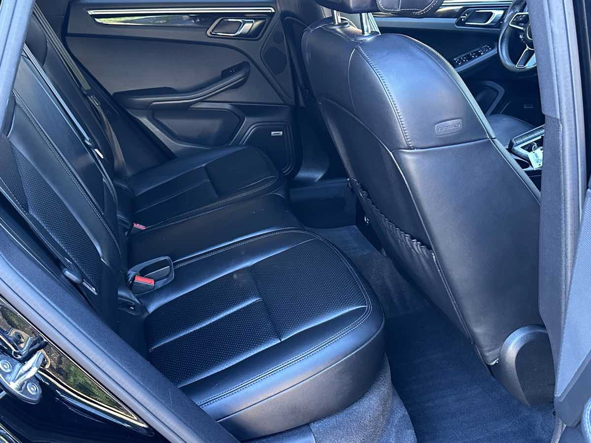Used 2018 Porsche Macan AWD/4WD image 18