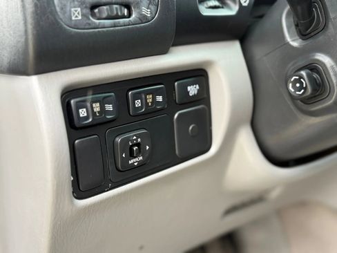 Used 2005 Toyota Land Cruiser AWD/4WD image 36