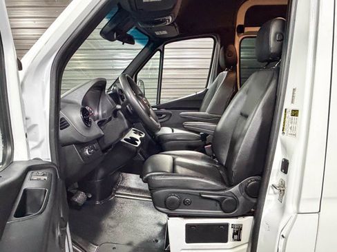 Used 2020 Mercedes-Benz Sprinter 2500 image 17