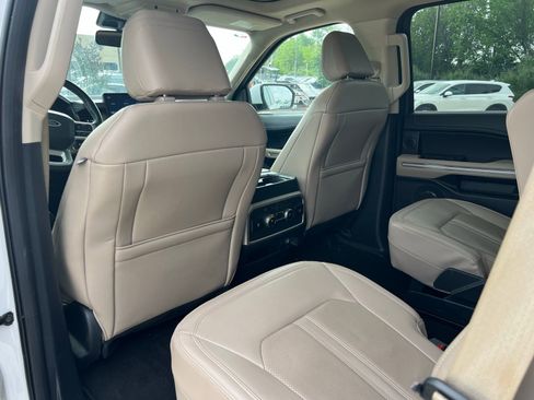 Used 2024 Ford Expedition Limited RWD image 19
