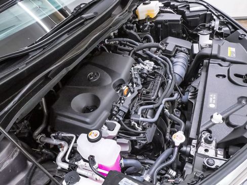 Used 2024 Toyota Sienna LE w/ LE Plus Package FWD image 31