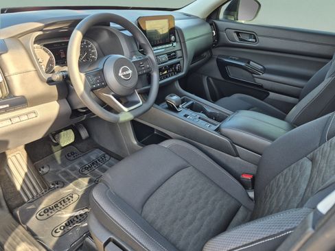 Certified 2025 Nissan Pathfinder S FWD image 21