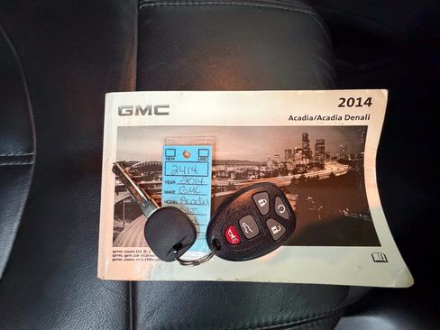 Used 2014 GMC Acadia SLT w/ Technology Package AWD/4WD image 25