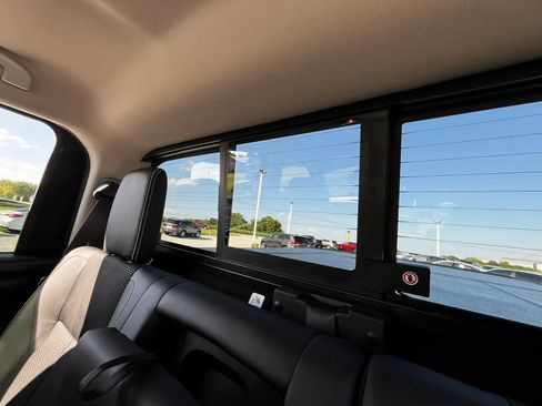Used 2018 Nissan Titan PRO-4X w/ Pro-4x Utility Package AWD/4WD image 23