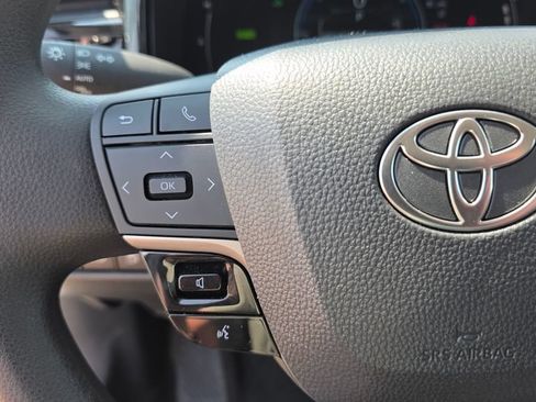 Used 2025 Toyota Camry LE FWD image 16