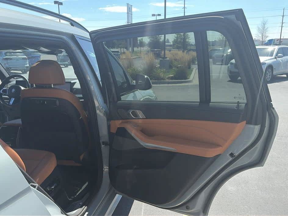 Used 2024 BMW X7 xDrive40i w/ M Sport Package AWD/4WD image 22