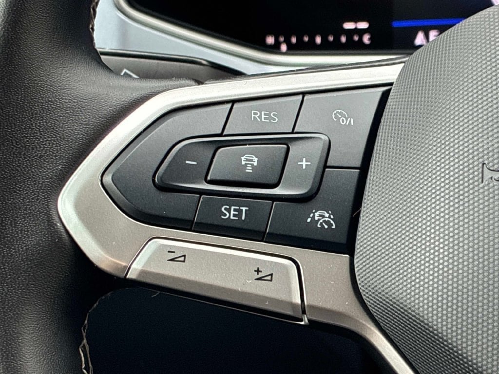 Certified 2025 Volkswagen Taos SE AWD/4WD image 22