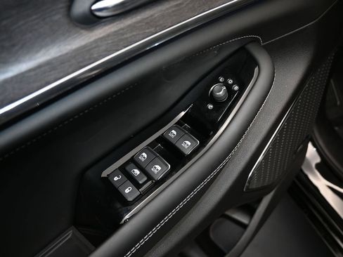 Used 2024 Jeep Grand Cherokee Overland w/ Luxury Tech Group IV image 13