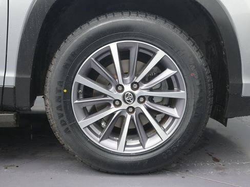 Used 2019 Toyota Highlander XLE FWD image 9