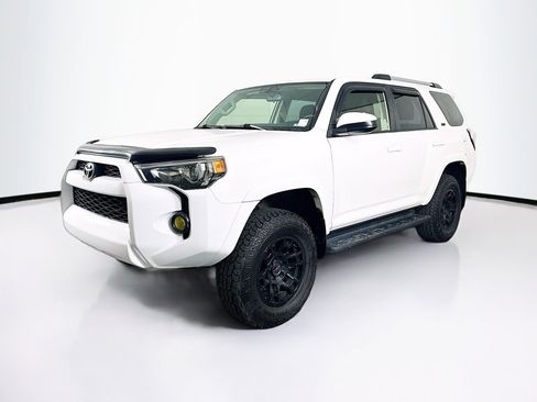 Used 2019 Toyota 4Runner SR5 AWD/4WD image 3