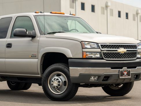 Used 2005 Chevrolet Silverado 3500 LT w/ Heavy-Duty Power Package image 3