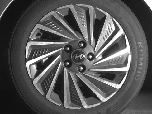 Used 2025 Hyundai Sonata SEL FWD image 11