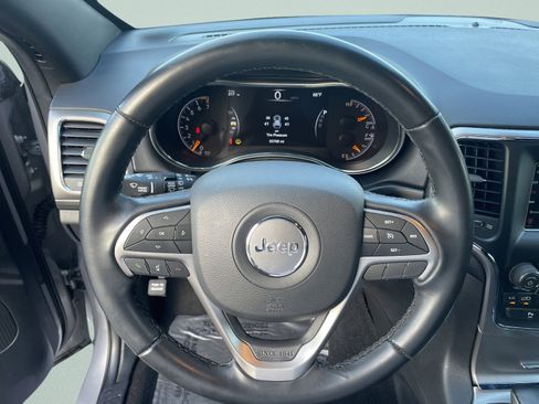 Used 2021 Jeep Grand Cherokee Laredo image 18