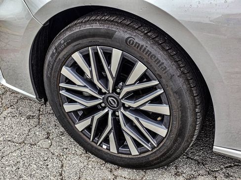 Used 2025 Nissan Altima 2.5 SV FWD image 7