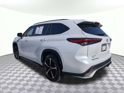 Used 2022 Toyota Highlander XSE FWD image 5