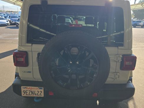 Used 2023 Jeep Wrangler Unlimited Sahara image 5