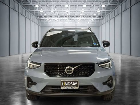 Used 2023 Volvo XC40 B5 Plus w/ Climate Package AWD/4WD image 8
