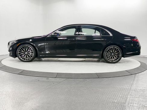 Used 2023 Mercedes-Benz S 580 4MATIC Sedan w/ 3D Technology Package image 4