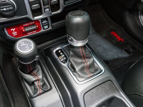 Used 2023 Jeep Gladiator Rubicon w/ Cold Weather Group image 24