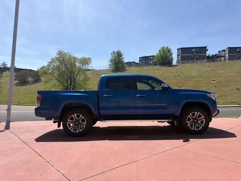 Used 2016 Toyota Tacoma Limited w/ Towing Package image 8