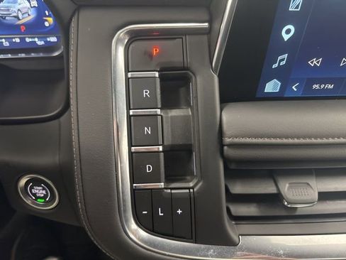 Used 2024 Chevrolet Suburban High Country AWD/4WD image 17