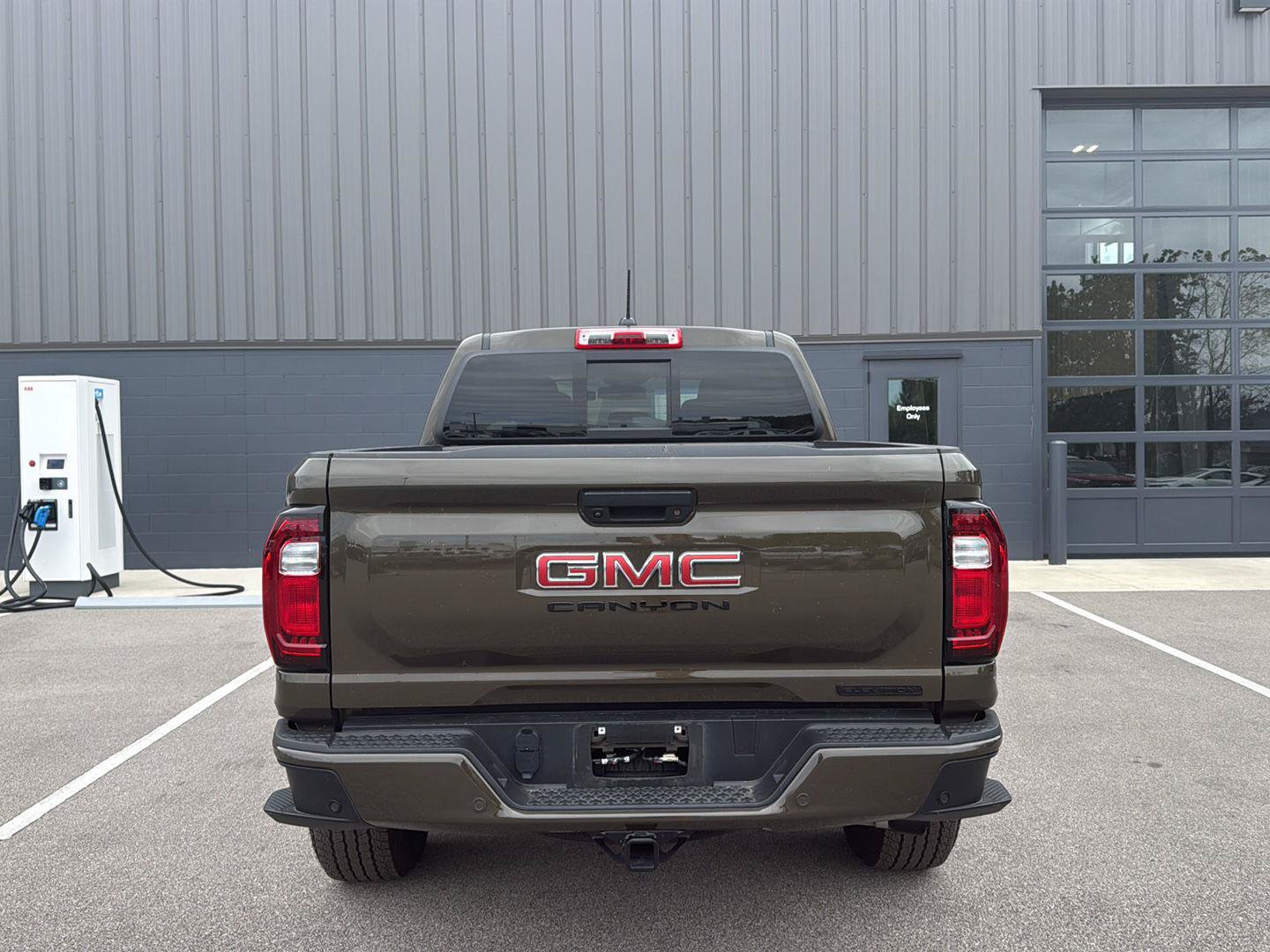 Used 2024 GMC Canyon Elevation w/ Convenience Package AWD/4WD image 4