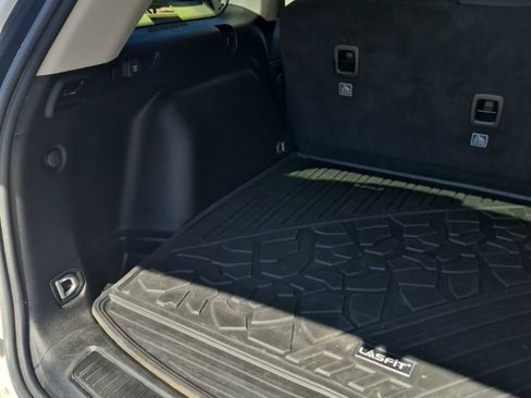 Used 2023 Jeep Grand Cherokee Laredo X image 54