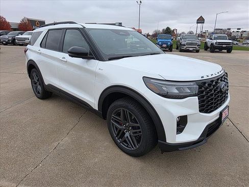 New 2026 Ford Explorer ST-Line w/ ST-Line Street Pack image 3