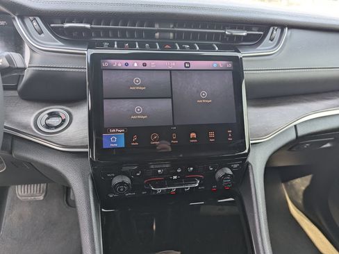 Used 2024 Jeep Grand Cherokee L Limited w/ Luxury Tech Group II AWD/4WD image 19