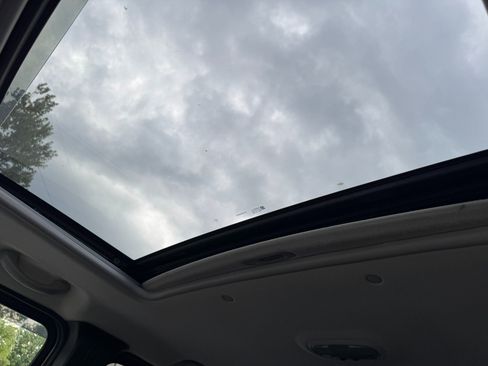 Used 2005 HUMMER H2 w/ Preferred Equipment Group image 25