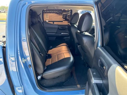 Used 2019 Toyota Tacoma SR5 RWD image 11