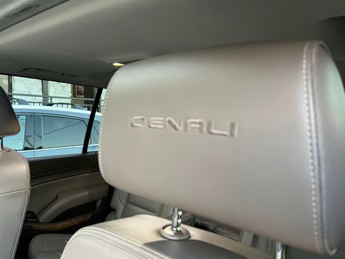 Used 2019 GMC Yukon XL Denali image 19