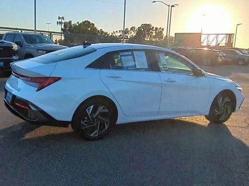 Used 2025 Hyundai Elantra SEL FWD image 8
