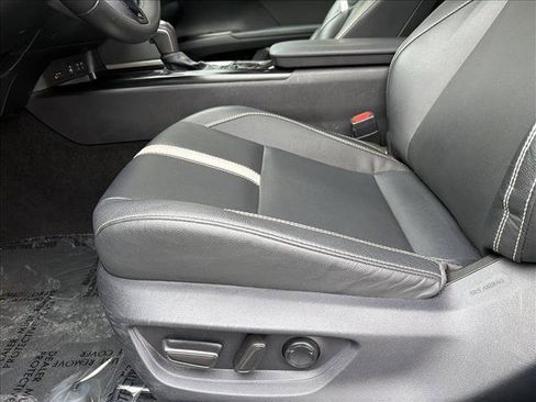 Used 2025 Toyota Camry SE image 12