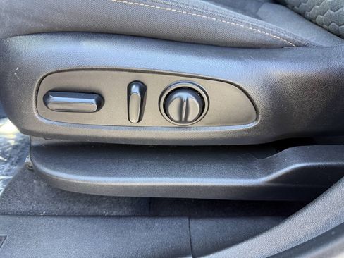 Used 2019 Chevrolet Equinox LT FWD image 19