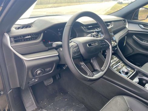 New 2025 Jeep Grand Cherokee Altitude image 15