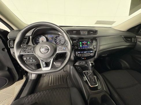 Used 2019 Nissan Rogue SV w/ Premium Package image 7