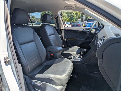 Used 2022 Volkswagen Tiguan SE AWD/4WD image 31