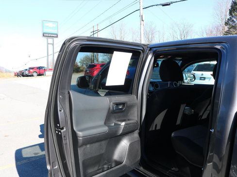 Used 2023 Toyota Tacoma TRD Sport image 15