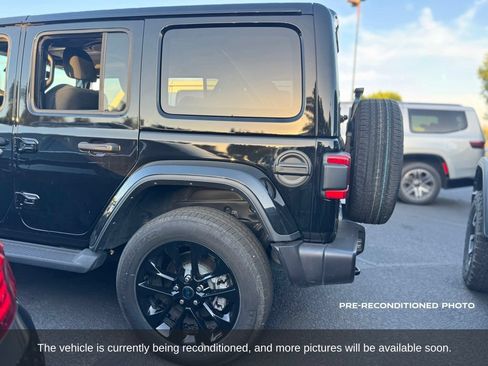 Used 2025 Jeep Wrangler Unlimited Sahara AWD/4WD image 3
